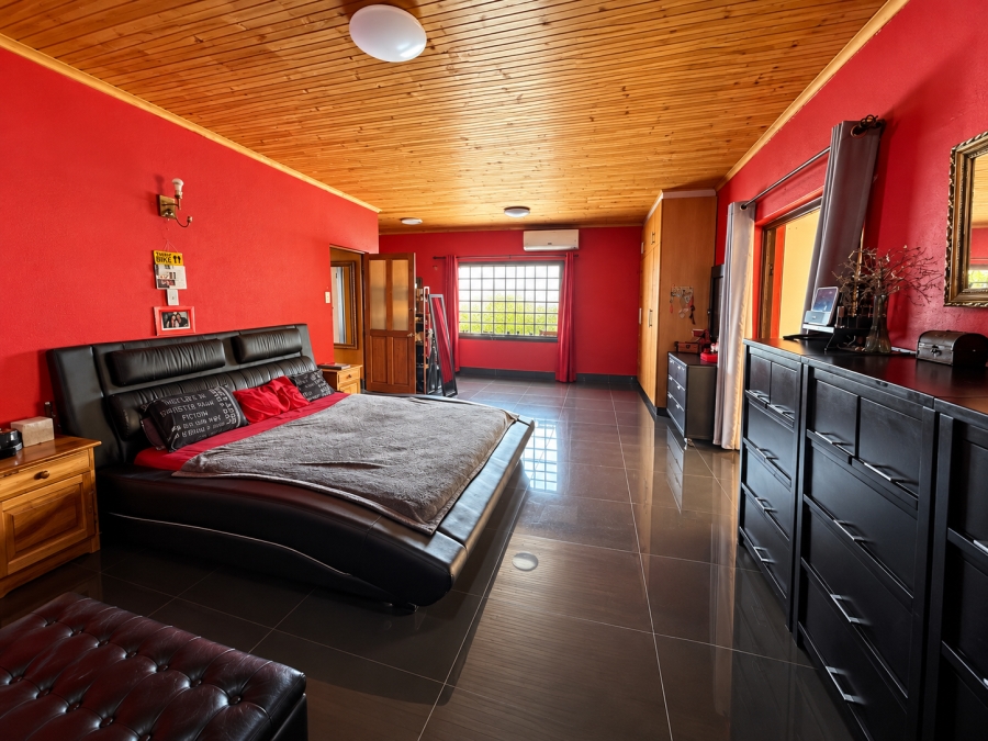 5 Bedroom Property for Sale in Protea Heights Western Cape